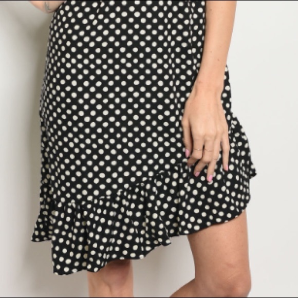 Black & white polka dot dress w/ruffle detail - Picture 5 of 7